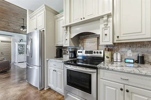 $275,000 | 17494 Jaycee Drive, Iowa, LA 70647