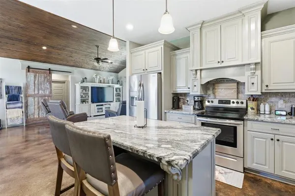 $275,000 | 17494 Jaycee Drive, Iowa, LA 70647