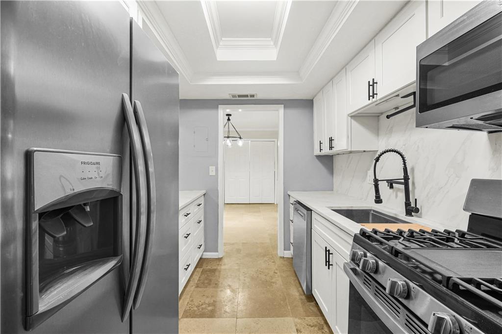 6851 Roswell Road, Unit M13 Sandy Springs, GA 30328 - Photo 4 of 28 Gallery Image 4
