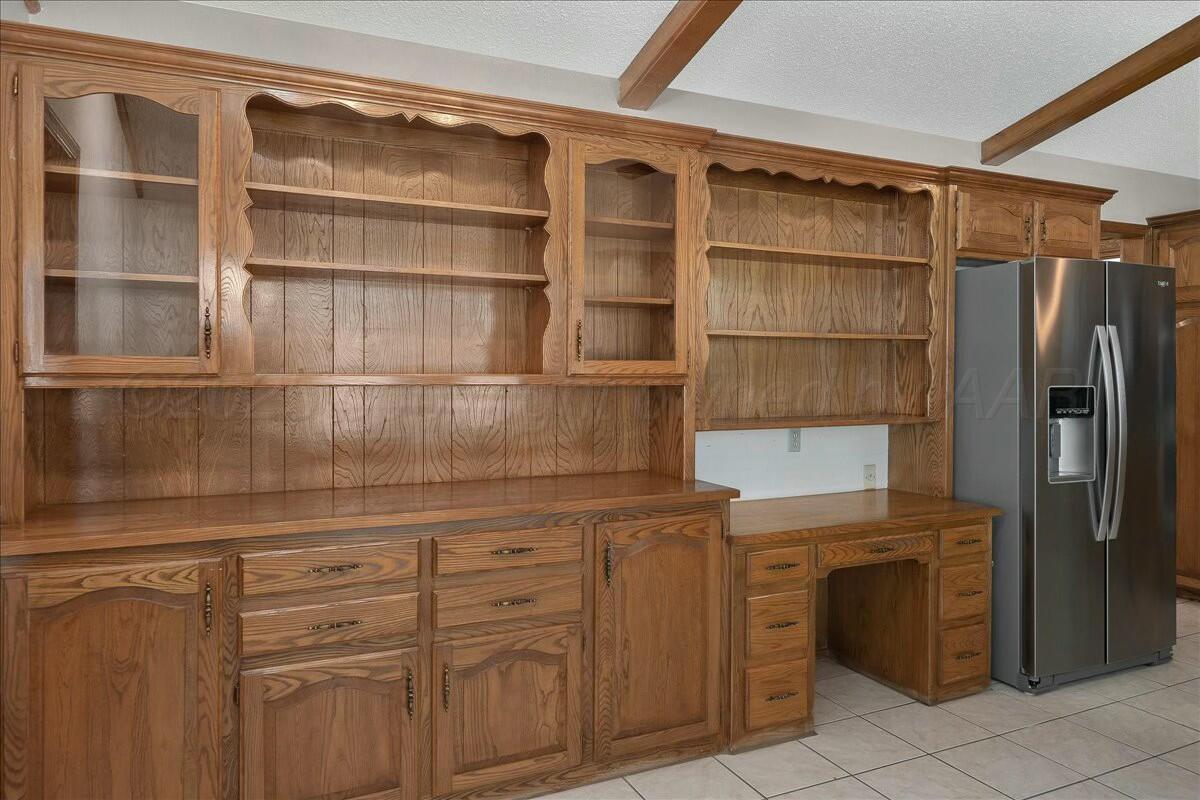 6301 Bayswater Road Amarillo, TX 79109 - Photo 11 of 27 Dining built-ins
