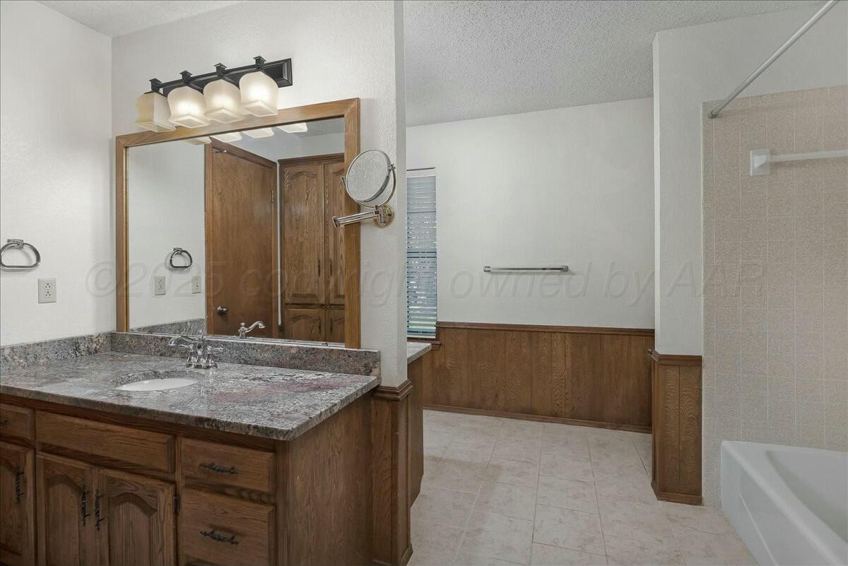 6301 Bayswater Road Amarillo, TX 79109 - Photo 15 of 27 Primary Bathroom