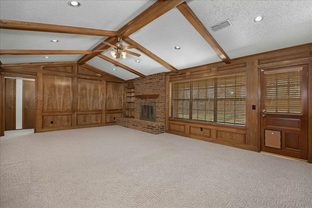 6301 Bayswater Road Amarillo, TX 79109 - Photo 7 of 27 Living Room3