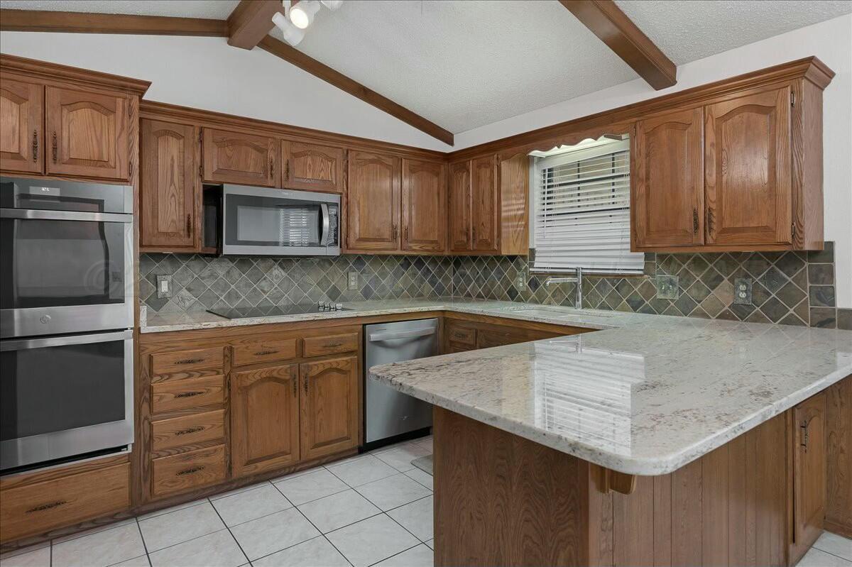 6301 Bayswater Road Amarillo, TX 79109 - Photo 9 of 27 Kitchen