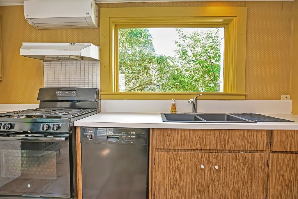 16 Oakland Road Sharon, MA 02067 - Photo 10 of 33 Gallery Image 10