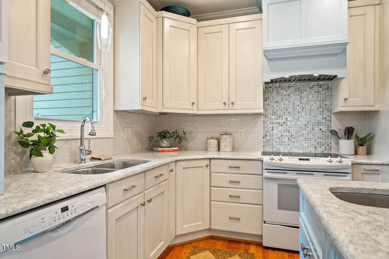 5205 Coffee Tree Drive Raleigh, NC 27613 - Photo 16 of 51 2505CoffeeTreeLn-014