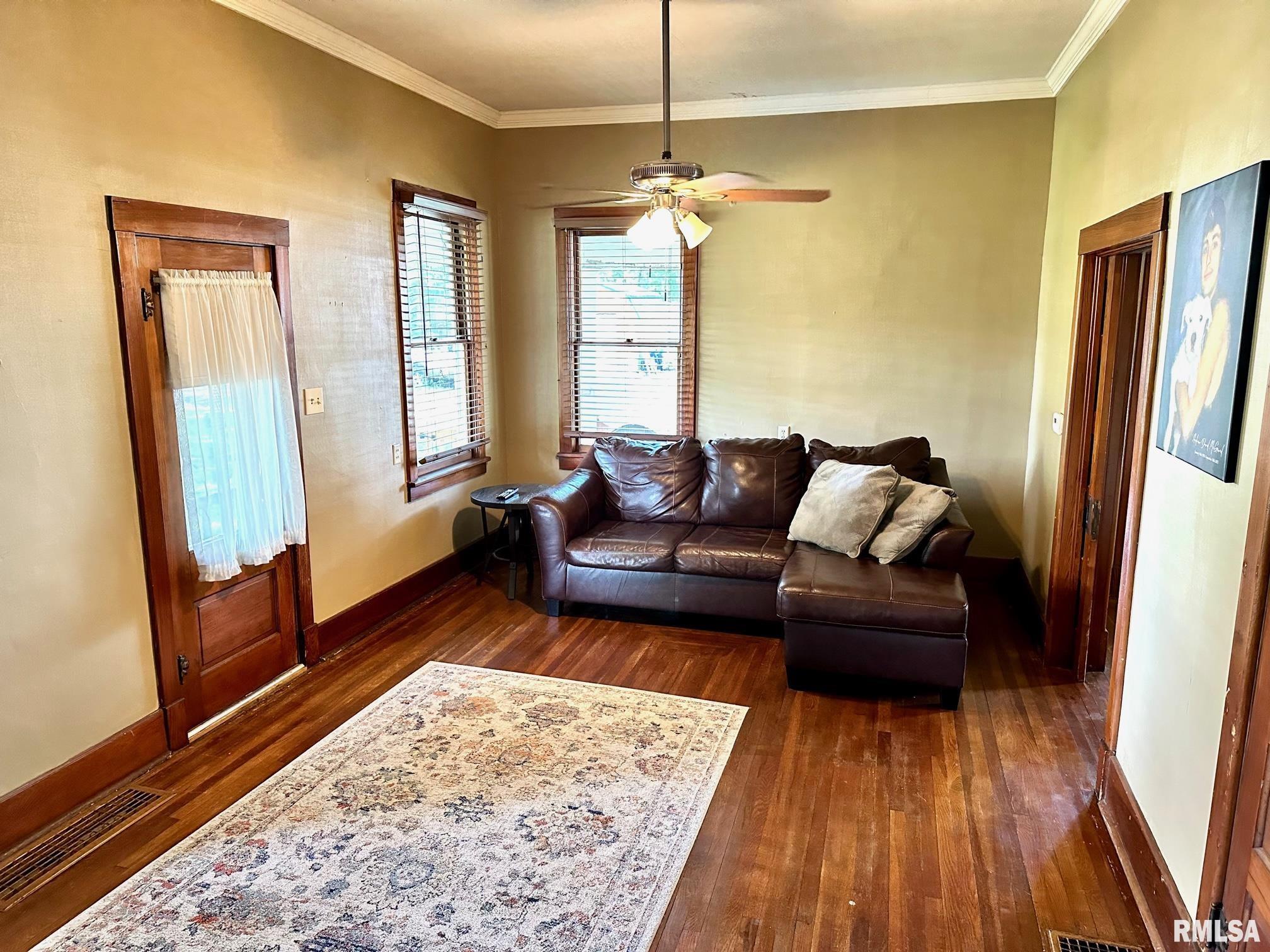 103 North William Street Perry, IL 62362 - Photo 5 of 20 Gallery Image 5