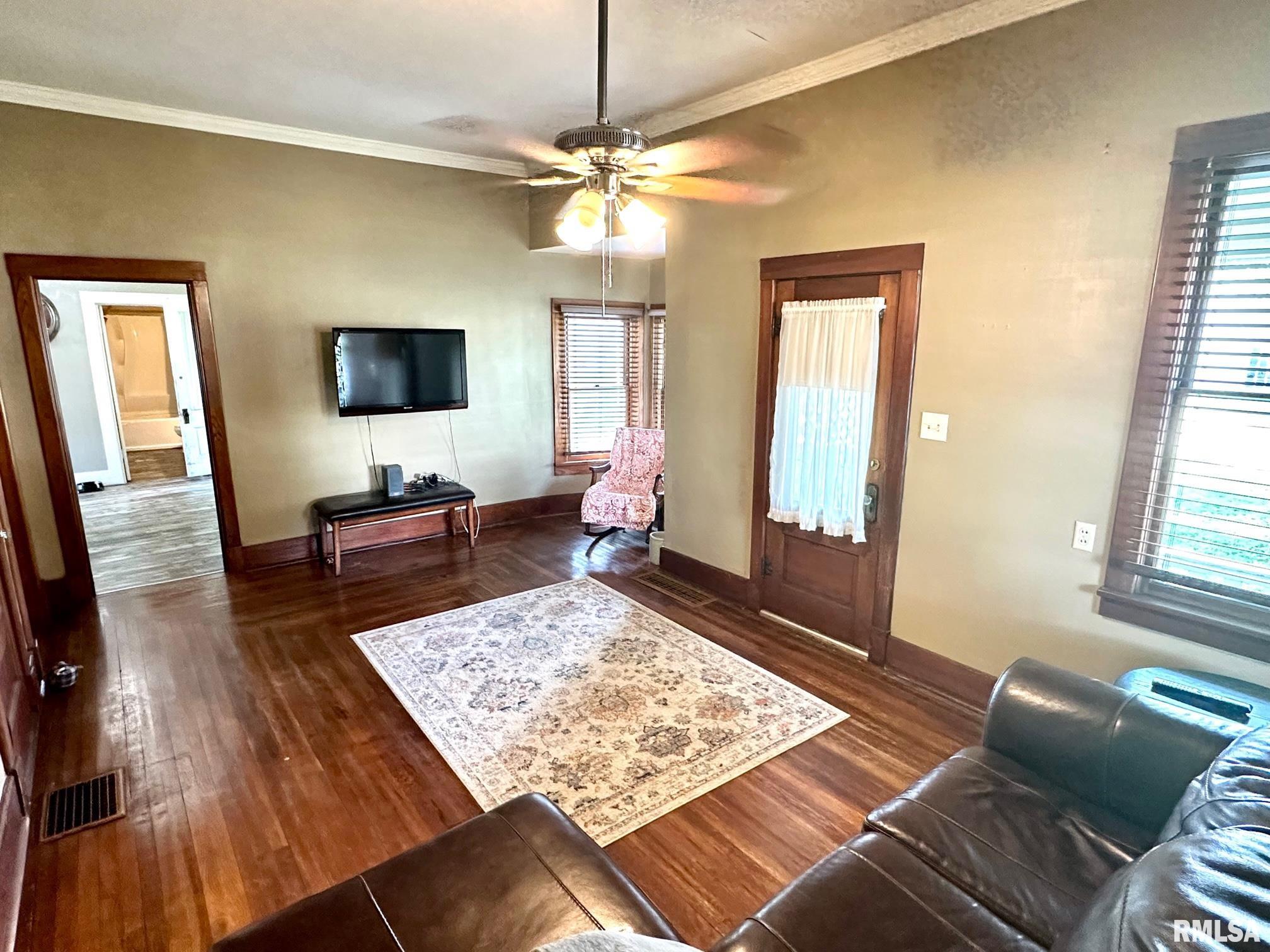 103 North William Street Perry, IL 62362 - Photo 6 of 20 Gallery Image 6