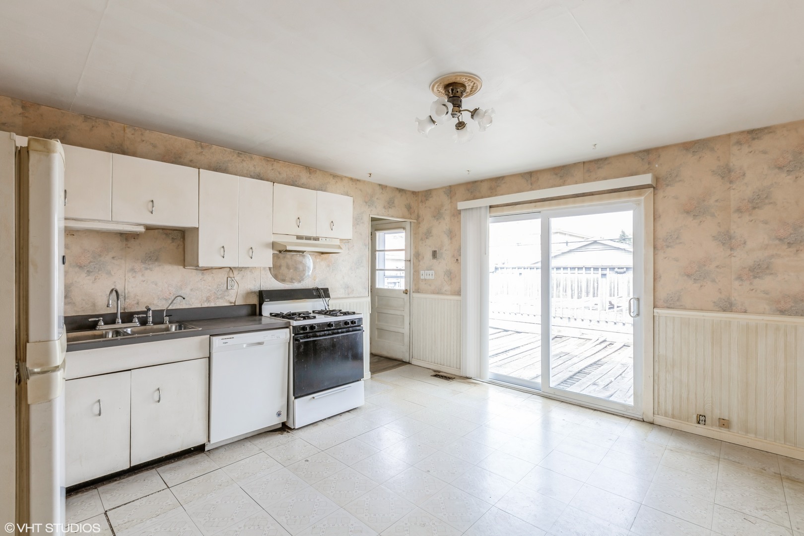 703 Hudson Avenue Romeoville, IL 60446 - Photo 4 of 12 Gallery Image 4