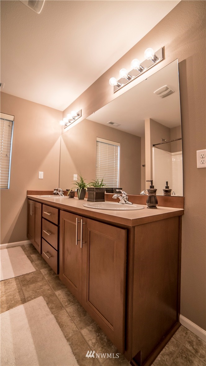 18526 Southeast 35th Drive Bothell, WA 98012 - Photo 13 of 23 Gallery Image 13