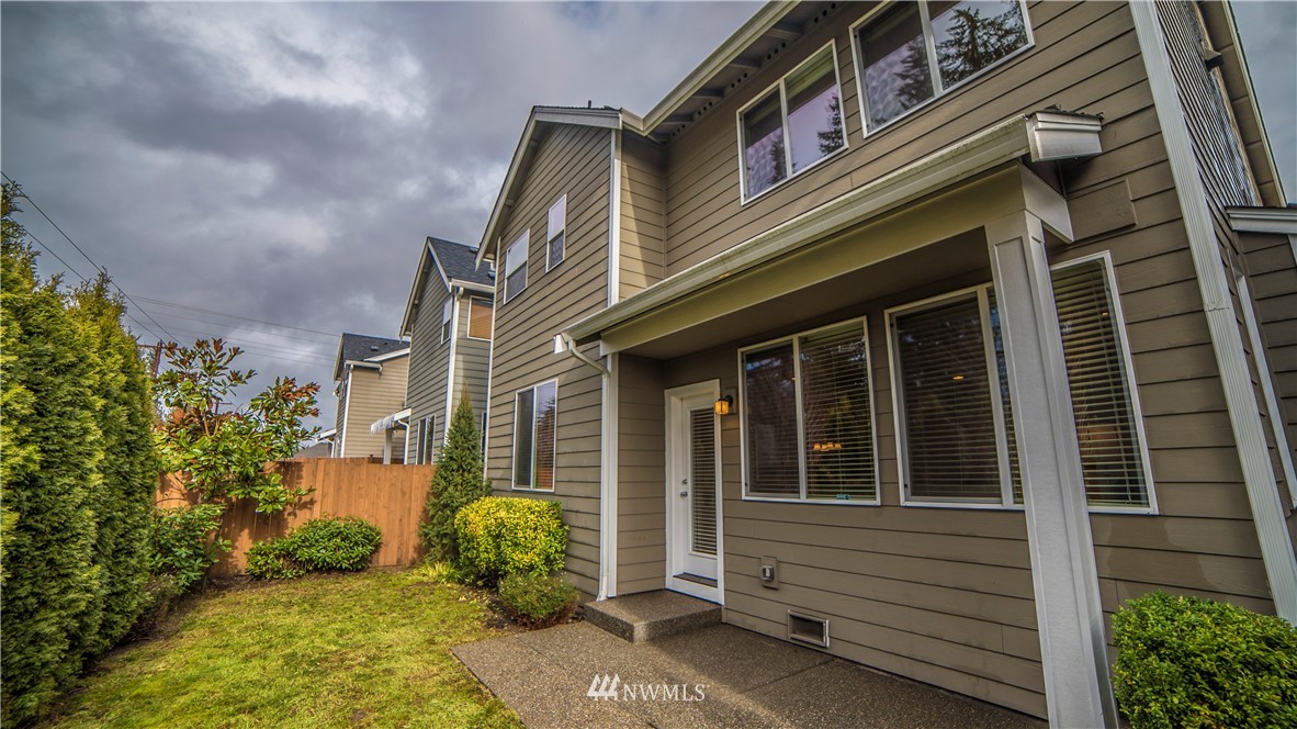 18526 Southeast 35th Drive Bothell, WA 98012 - Photo 3 of 23 Gallery Image 3