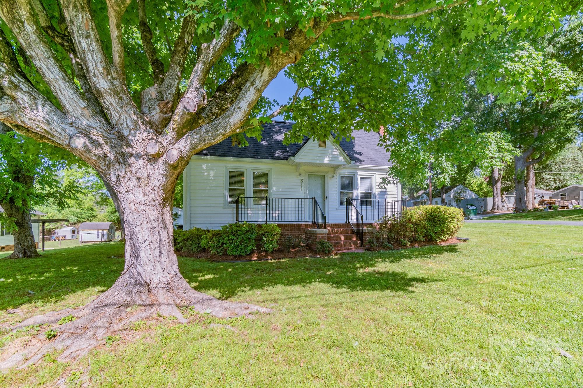 811 MacArthur Road Albemarle, NC 28001 - Photo 4 of 33 Gallery Image 4