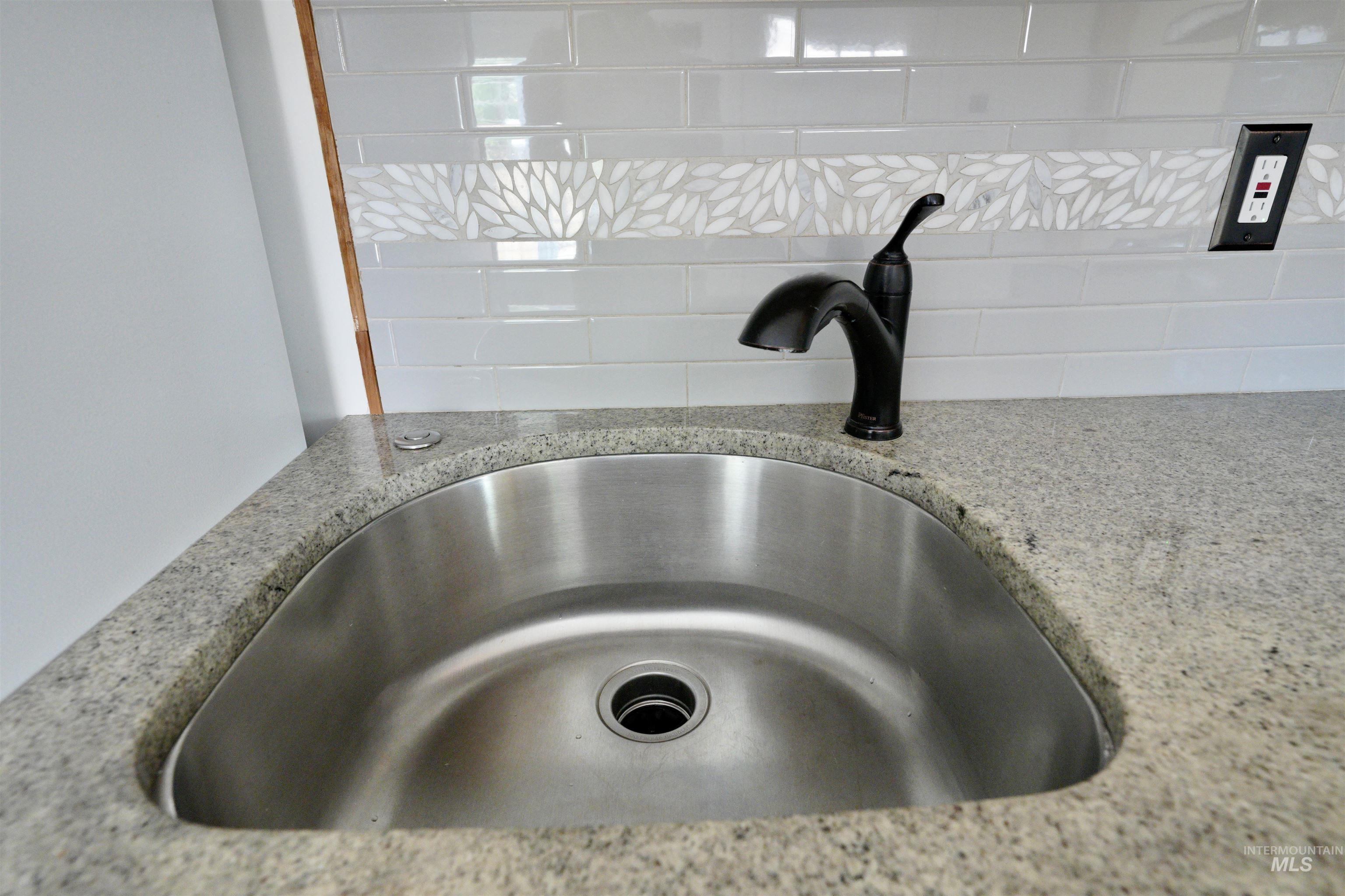 115 Locust Street Horseshoe Bend, ID 83629 - Photo 15 of 33