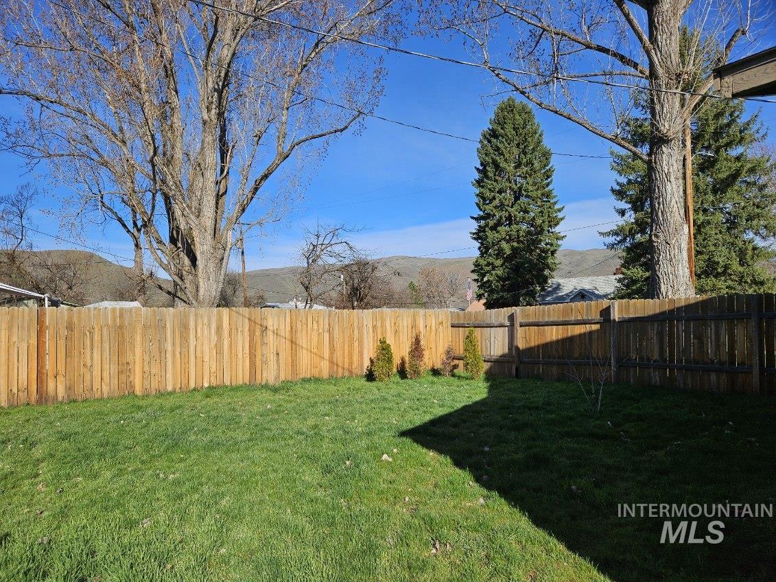 115 Locust Street Horseshoe Bend, ID 83629 - Photo 4 of 33