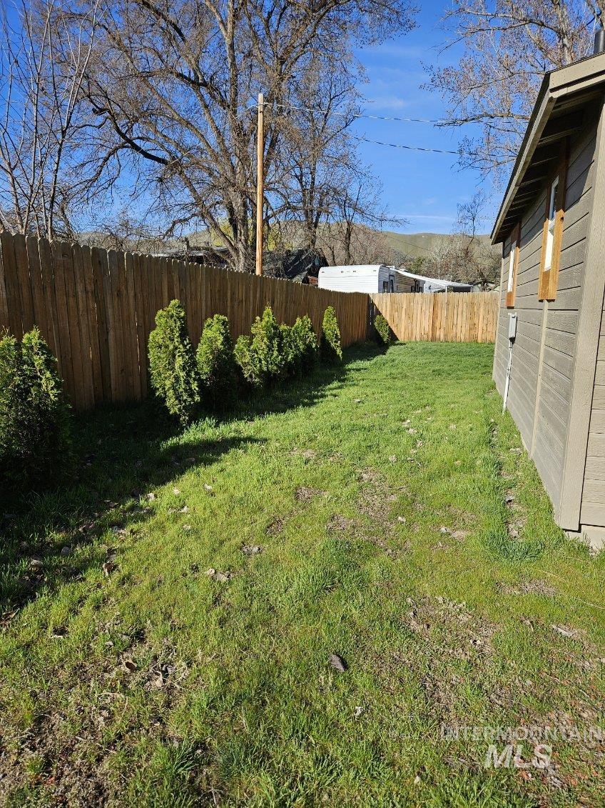 115 Locust Street Horseshoe Bend, ID 83629 - Photo 5 of 33