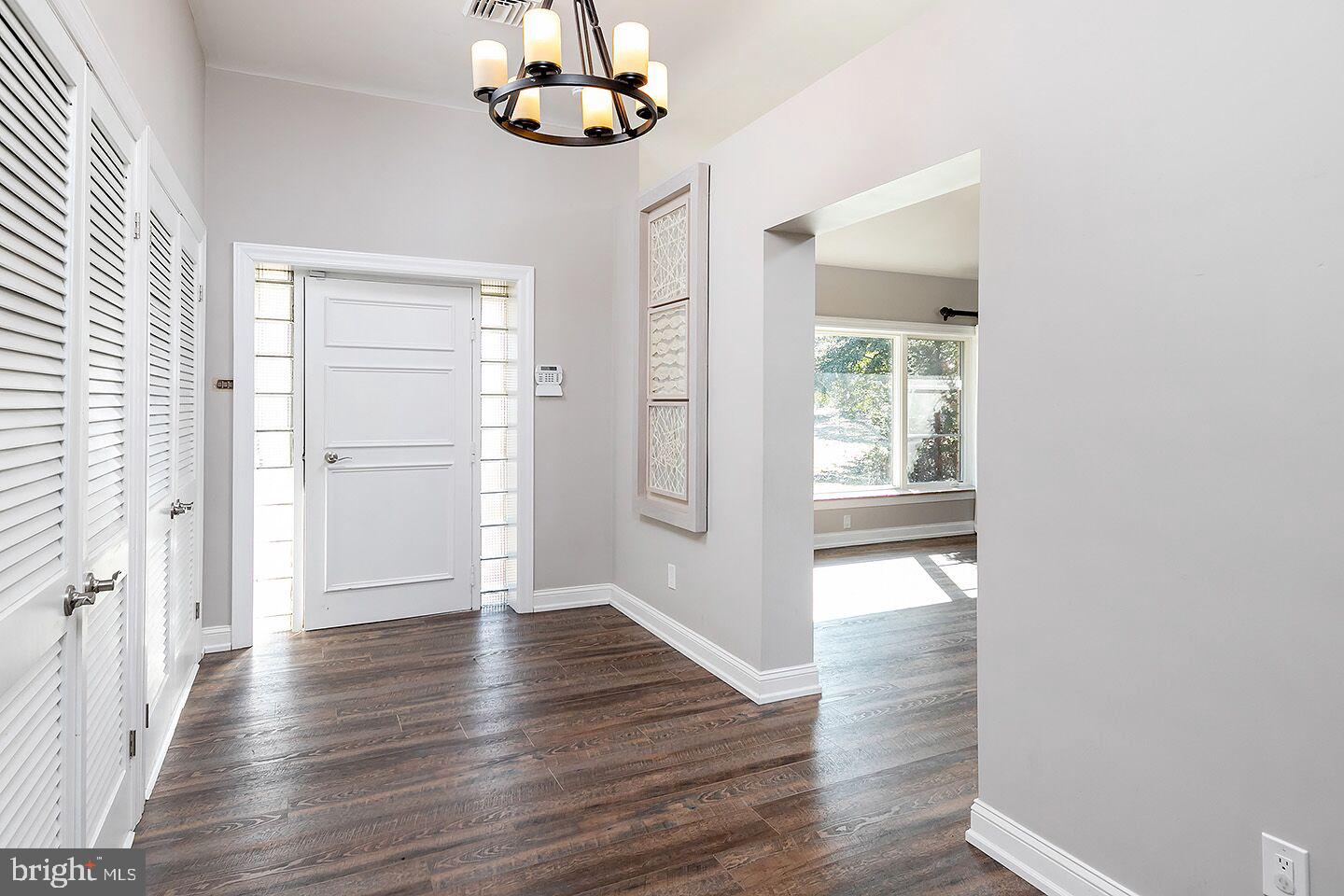 418 Heritage Road Sewell, NJ 08080 - Photo 16 of 22 foyer