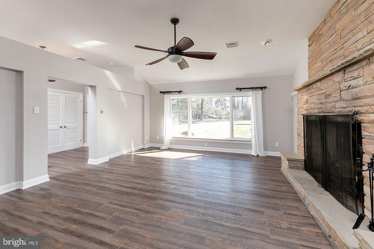 418 Heritage Road Sewell, NJ 08080 - Photo 4 of 22 living room view