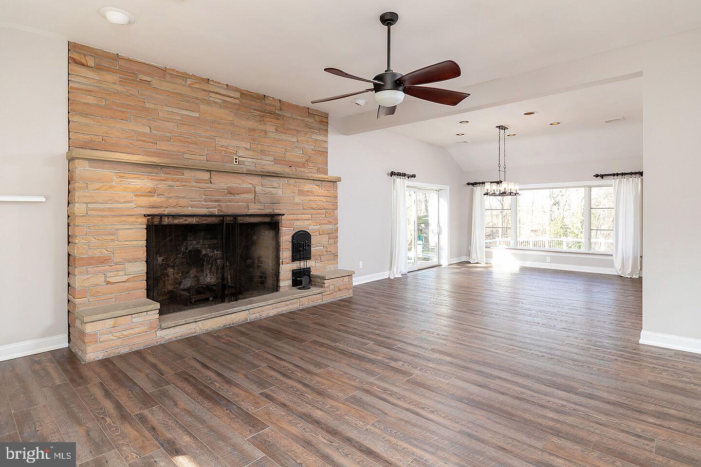 418 Heritage Road Sewell, NJ 08080 - Photo 5 of 22 living room/dining room