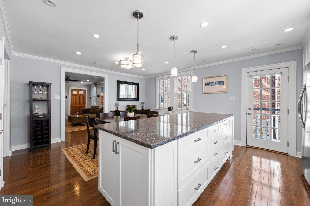 627 Kenilworth Road Ardmore, PA 19003 - Photo 7 of 20 Large Island