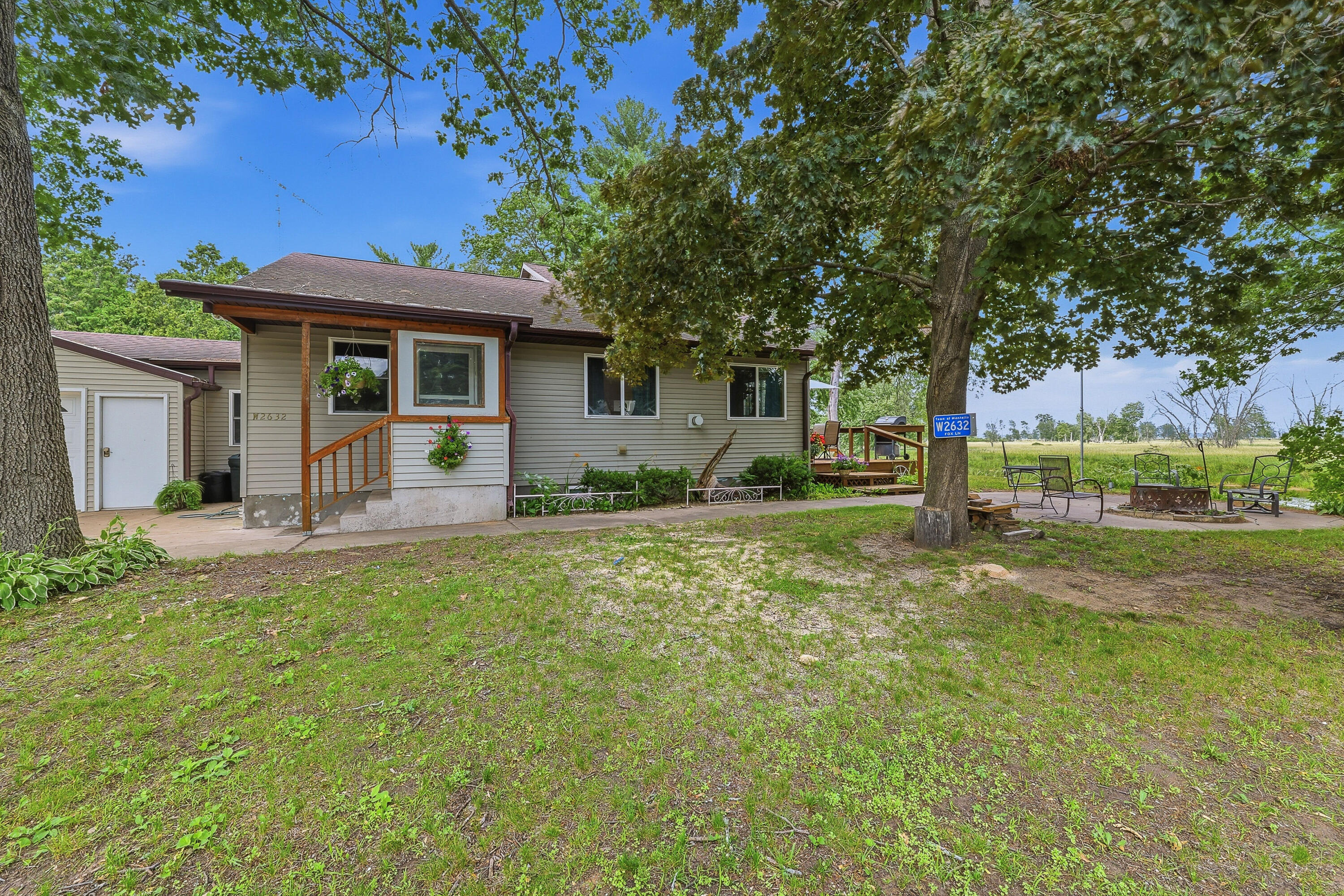 W2632 Fox Lane Montello, WI 53949 - Photo 2 of 32 Front of house