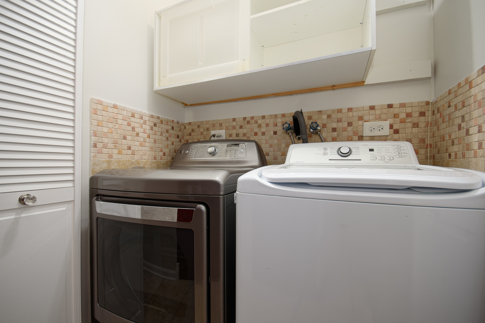 317 Arapahoe Trail Carol Stream, IL 60188 - Photo 12 of 16 a utility room with dryer and washer