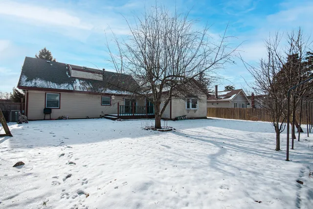 $3,000 | 317 Arapahoe Trail, Carol Stream, IL 60188