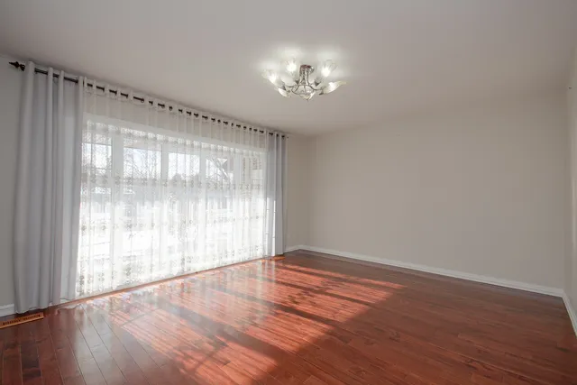 $3,000 | 317 Arapahoe Trail, Carol Stream, IL 60188