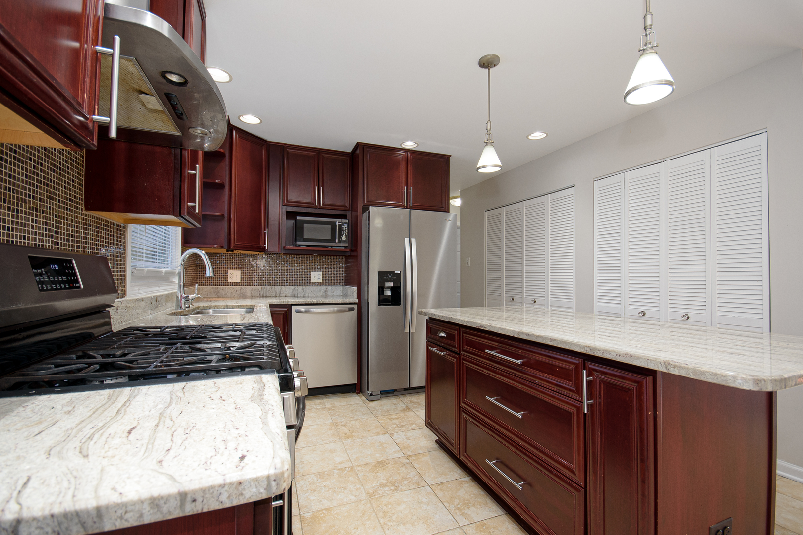 317 Arapahoe Trail Carol Stream, IL 60188 - Photo 5 of 16 a kitchen with a refrigerator a stove and cabinets
