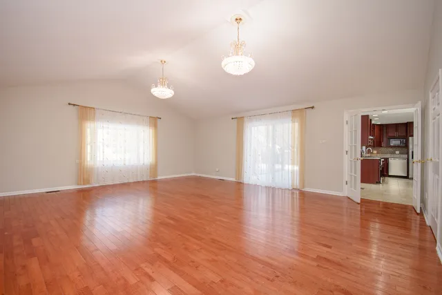 $3,000 | 317 Arapahoe Trail, Carol Stream, IL 60188