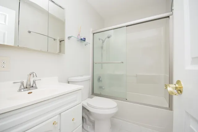 $3,000 | 317 Arapahoe Trail, Carol Stream, IL 60188