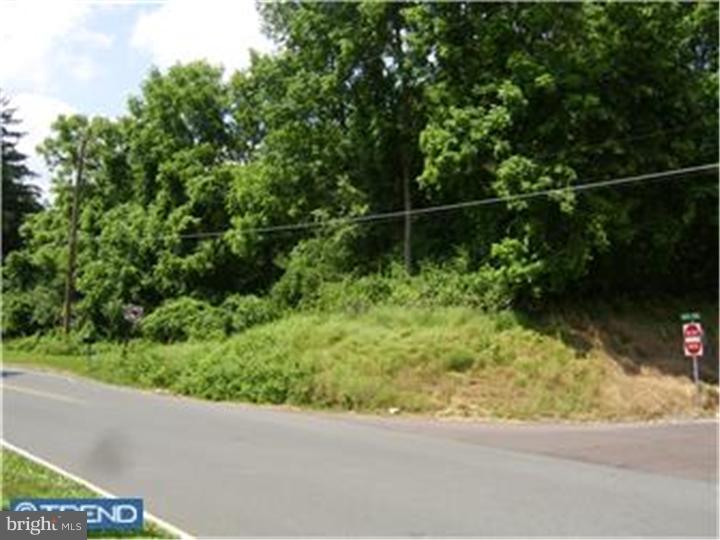 2101 River Road Reading, PA 19605 - Photo 3 of 6