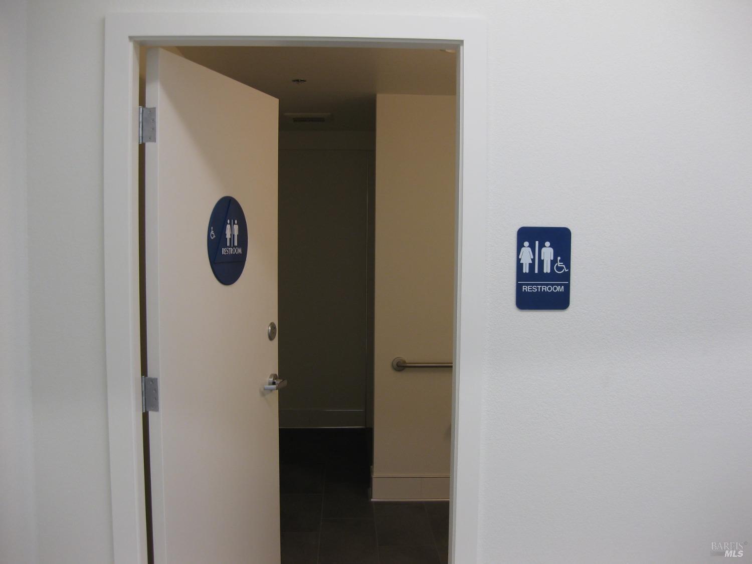 18615 Highway 12 Sonoma, CA 95476 - Photo 4 of 12 a view of a hallway