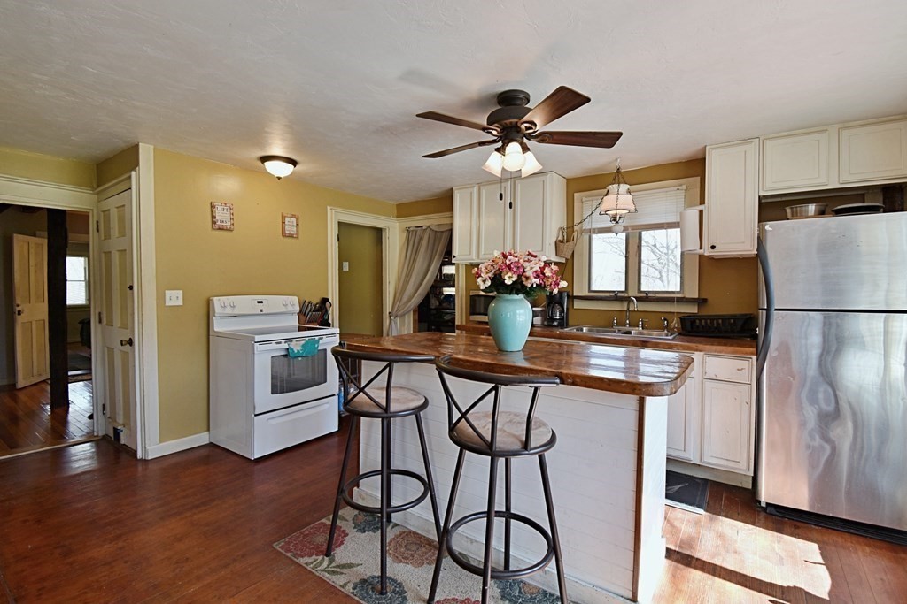 16 Summit Avenue Sturbridge, MA 01518 - Photo 23 of 42