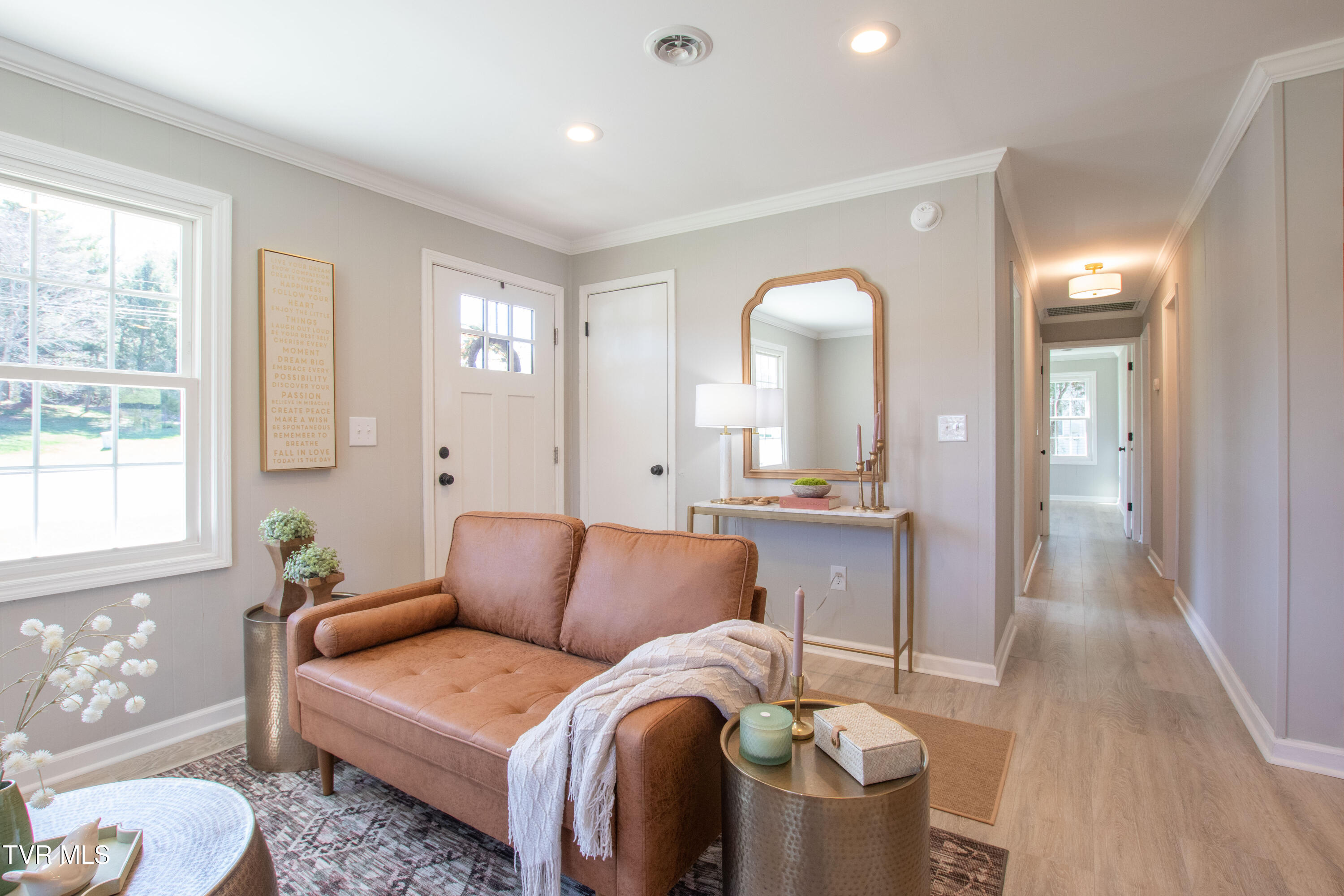 1276 Old Airport Road Bristol, VA 24201 - Photo 12 of 29 Living Room