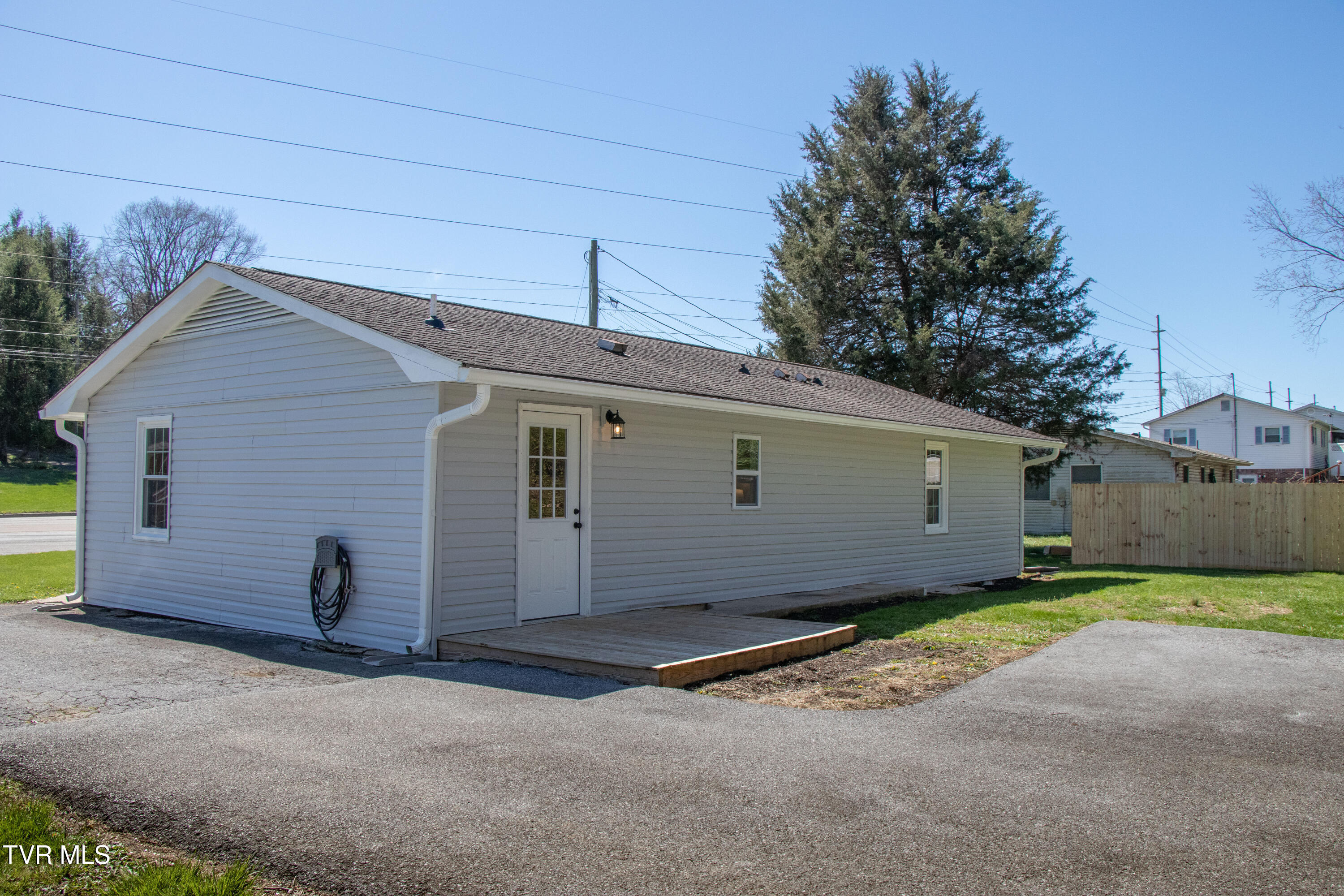 1276 Old Airport Road Bristol, VA 24201 - Photo 13 of 29 Back Door