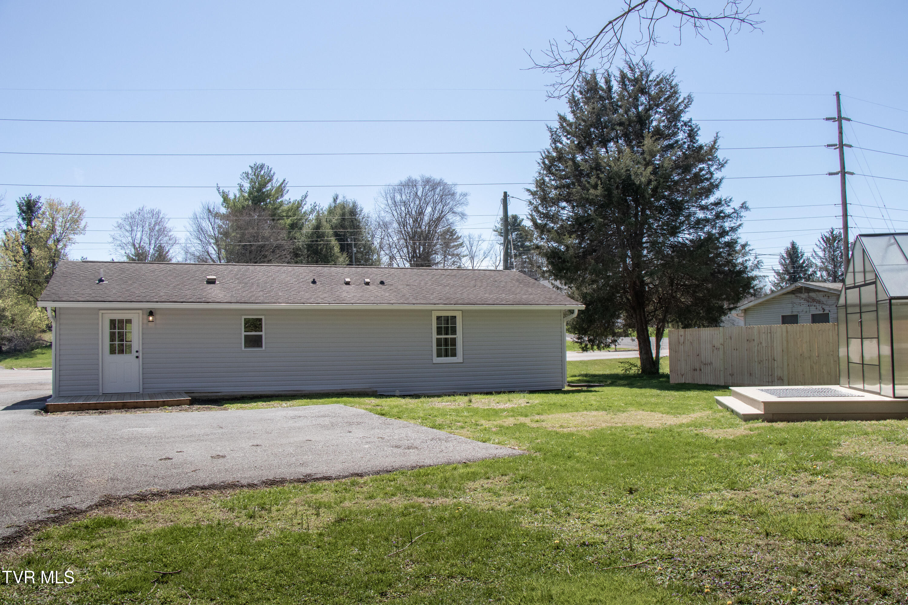 1276 Old Airport Road Bristol, VA 24201 - Photo 14 of 29 Back View