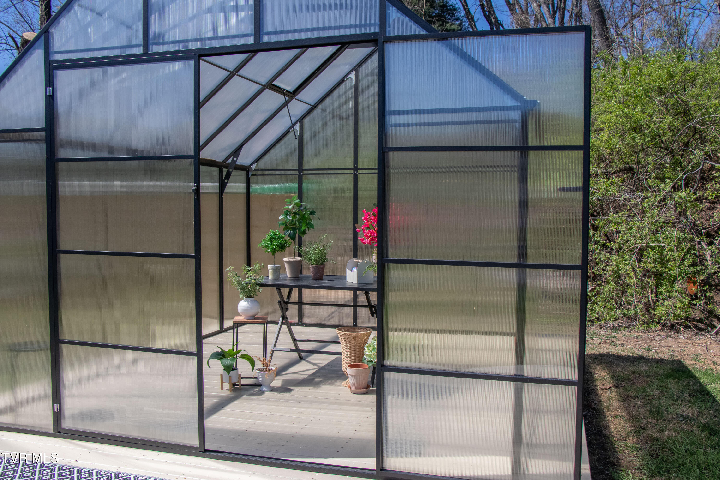 1276 Old Airport Road Bristol, VA 24201 - Photo 16 of 29 Green House