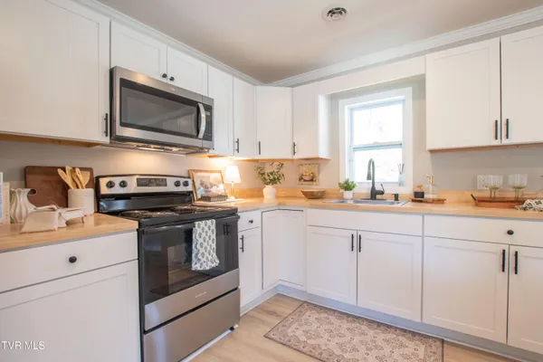 $249,900 | 1276 Old Airport Road, Bristol, VA 24201