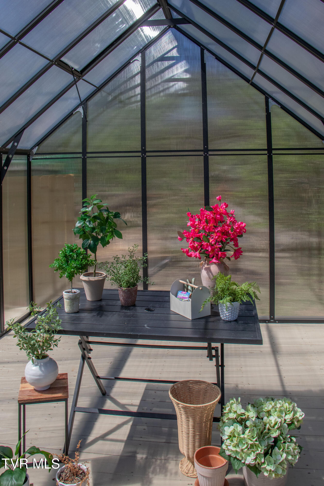 1276 Old Airport Road Bristol, VA 24201 - Photo 18 of 29 Green House