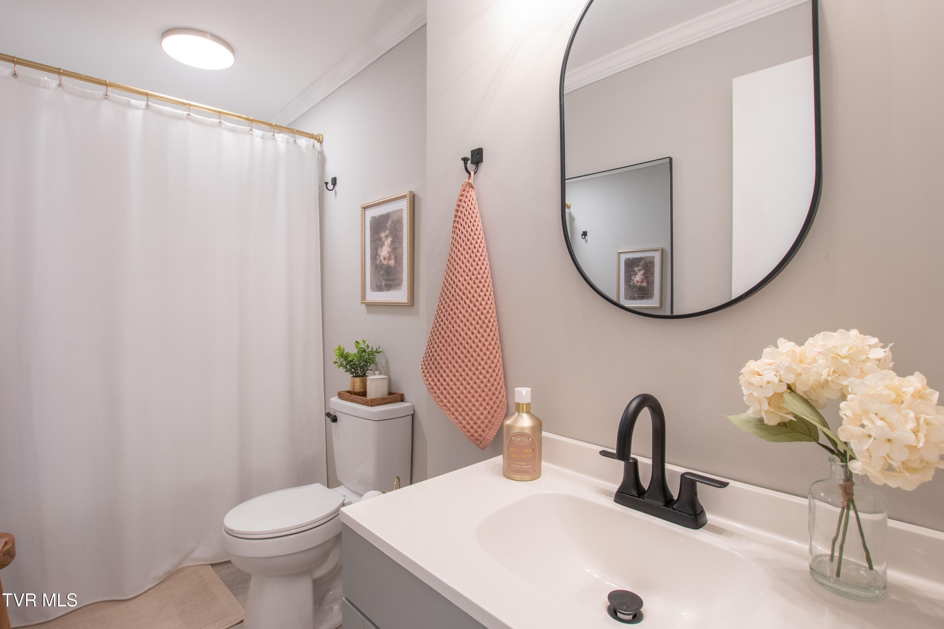 1276 Old Airport Road Bristol, VA 24201 - Photo 25 of 29 Primary Suite