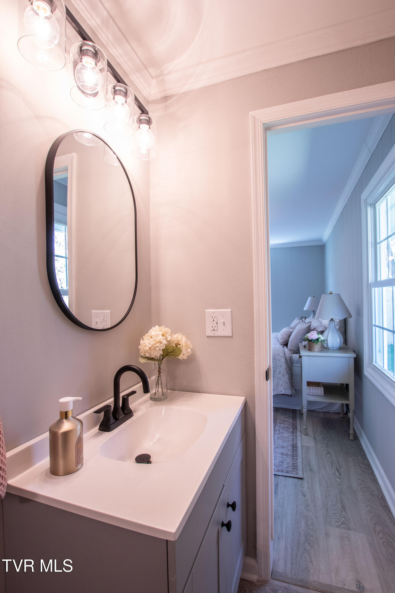 1276 Old Airport Road Bristol, VA 24201 - Photo 26 of 29 Primary Suite