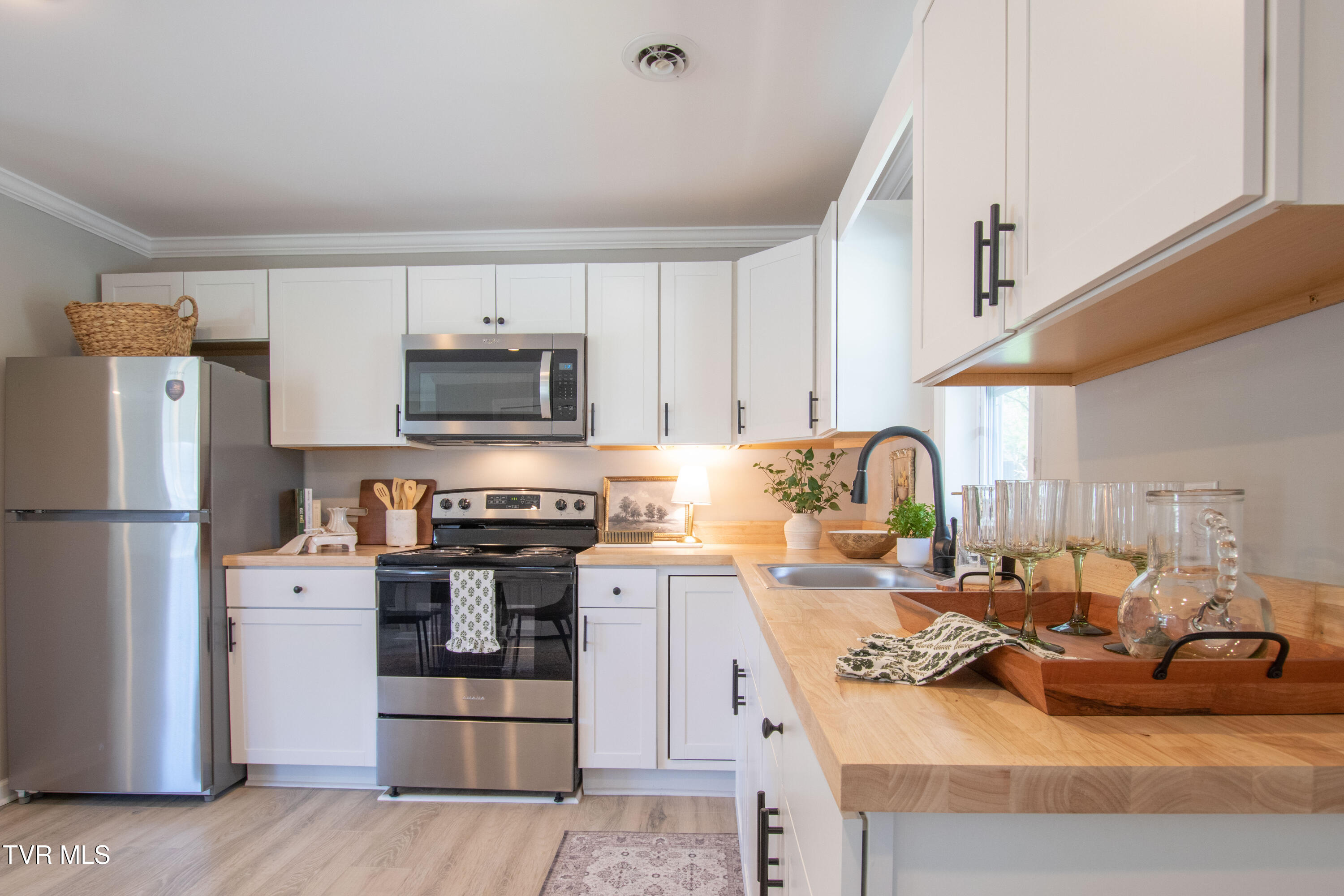 1276 Old Airport Road Bristol, VA 24201 - Photo 3 of 29 Kitchen