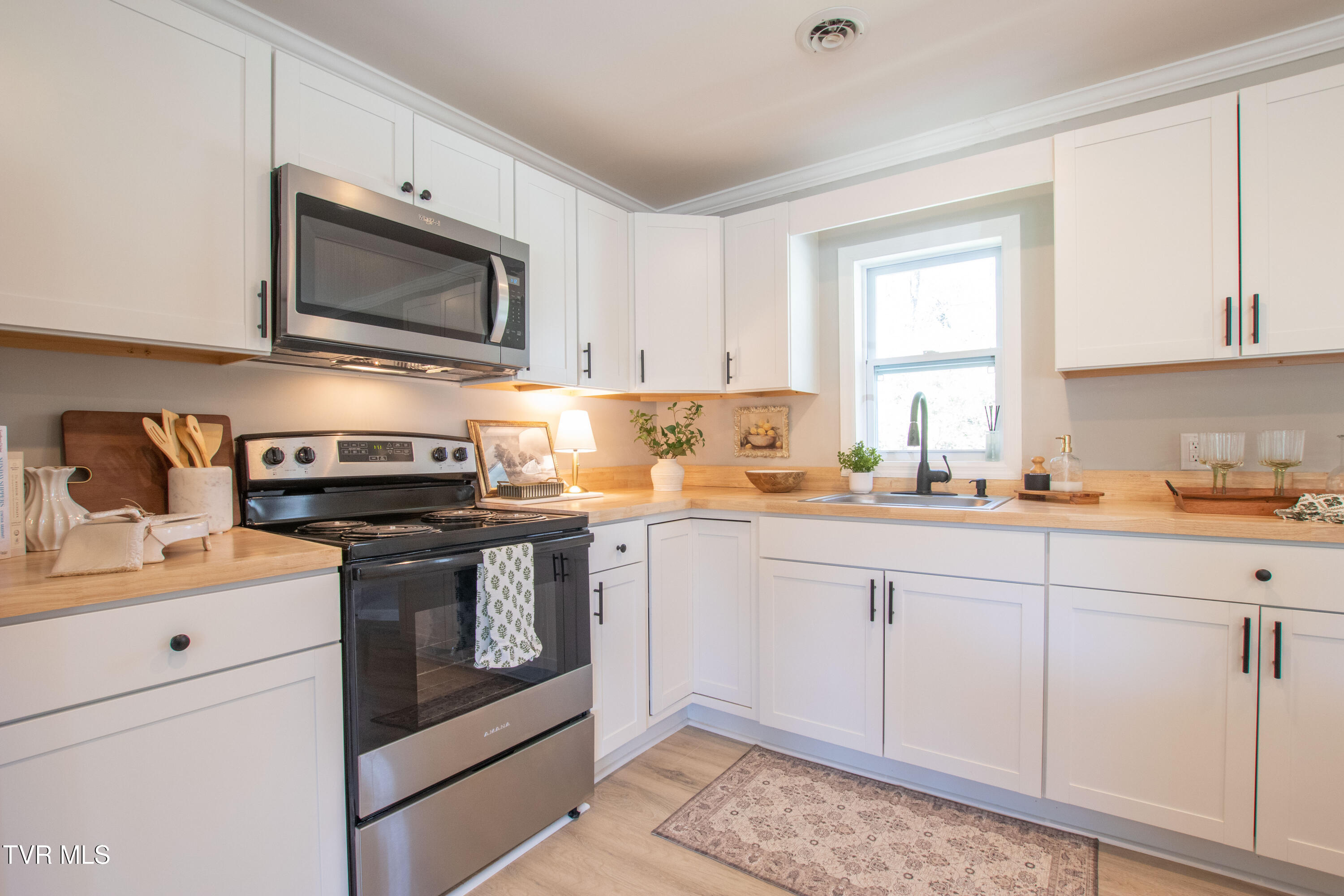 1276 Old Airport Road Bristol, VA 24201 - Photo 4 of 29 Kitchen