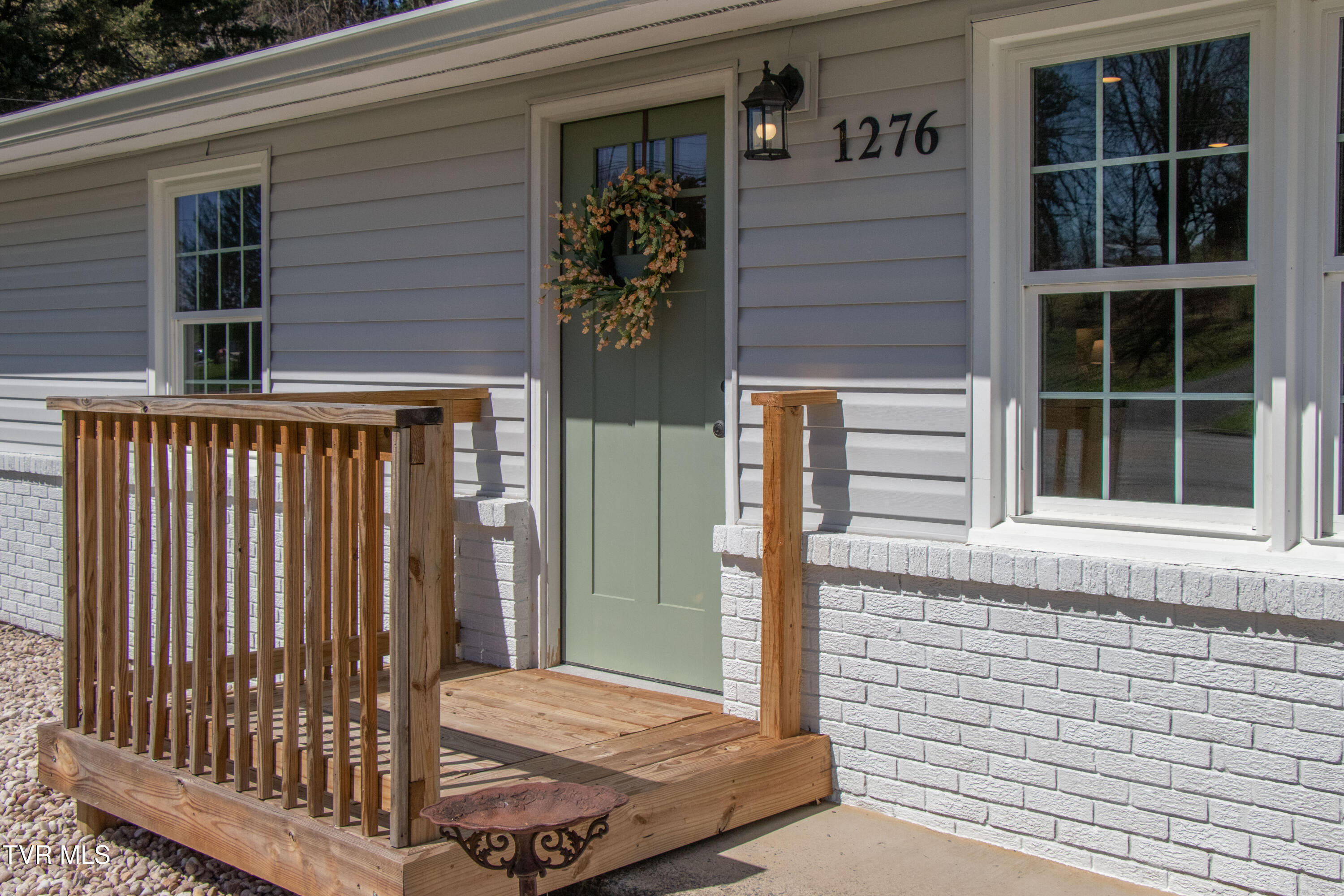 1276 Old Airport Road Bristol, VA 24201 - Photo 8 of 29 Front Door