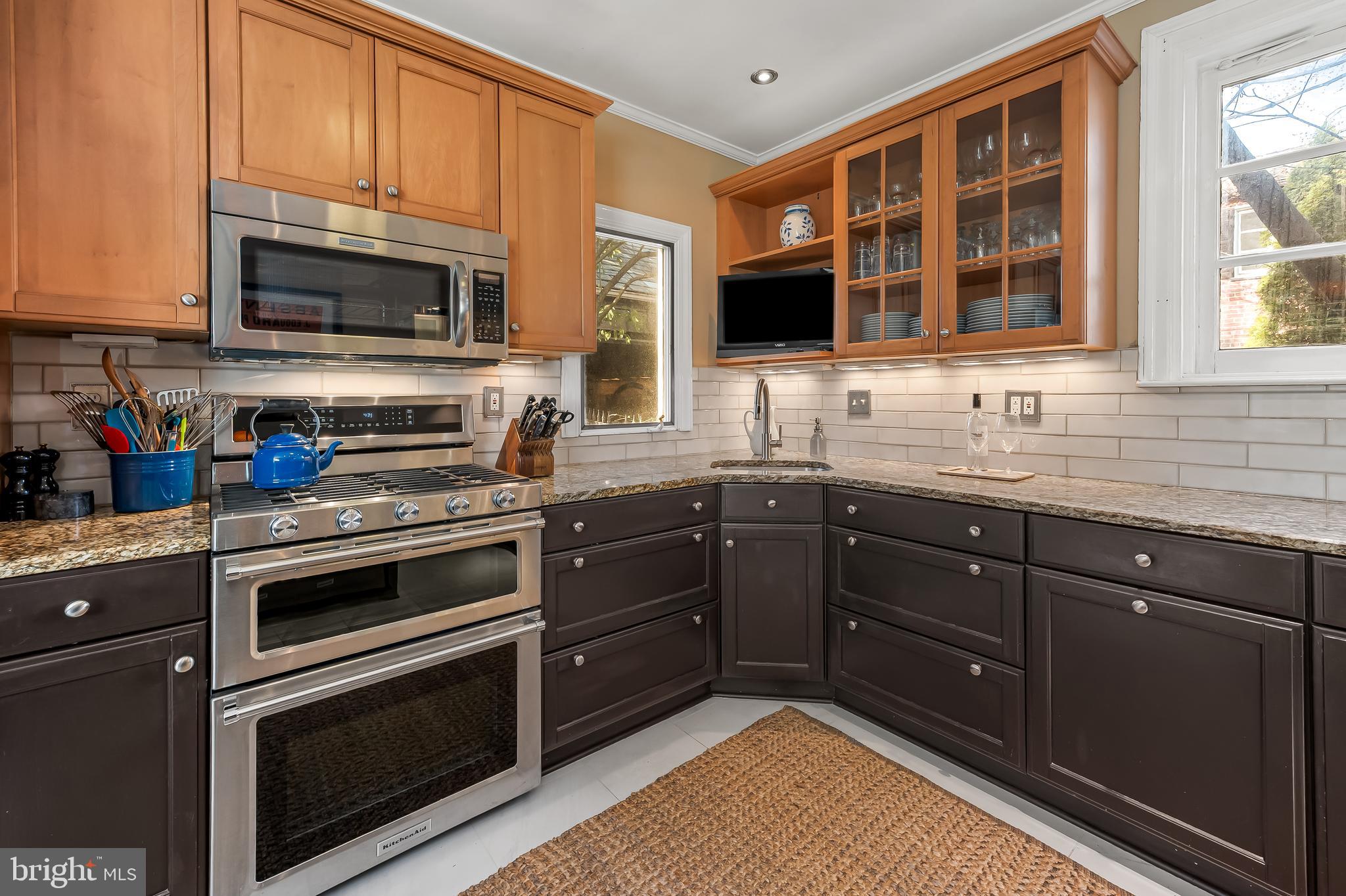216 Wendover Road Baltimore, MD 21218 - Photo 25 of 83 Custom cabinetry, three sinks, stainless steel