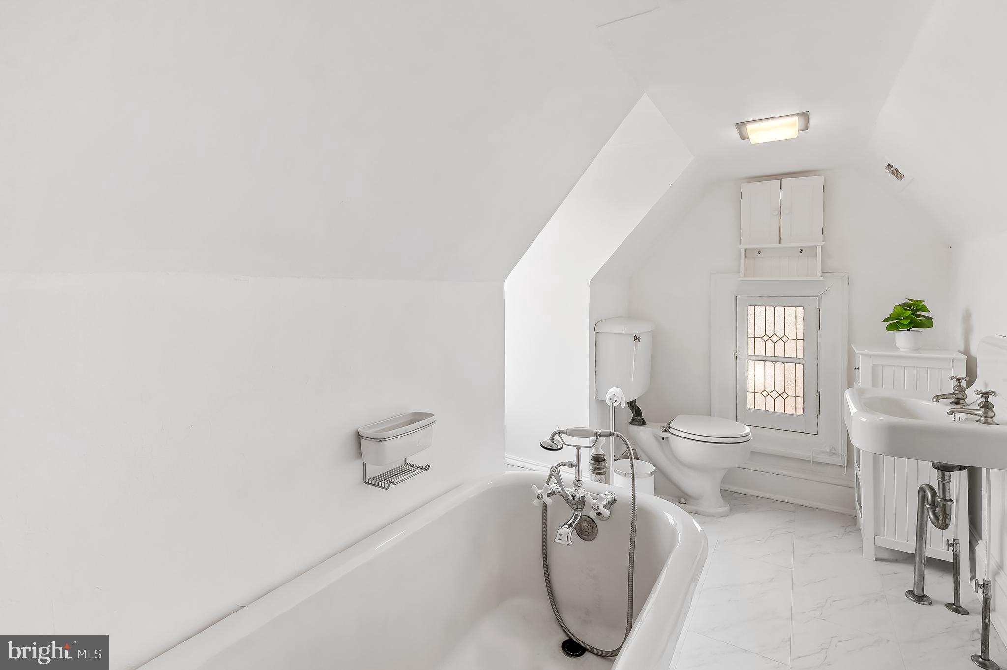 216 Wendover Road Baltimore, MD 21218 - Photo 44 of 83 Full bath on third level (3rd full bath)