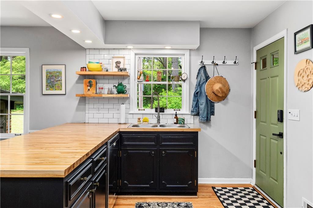 4924 Mountclaire Road Stone Mountain, GA 30087 - Photo 9 of 39