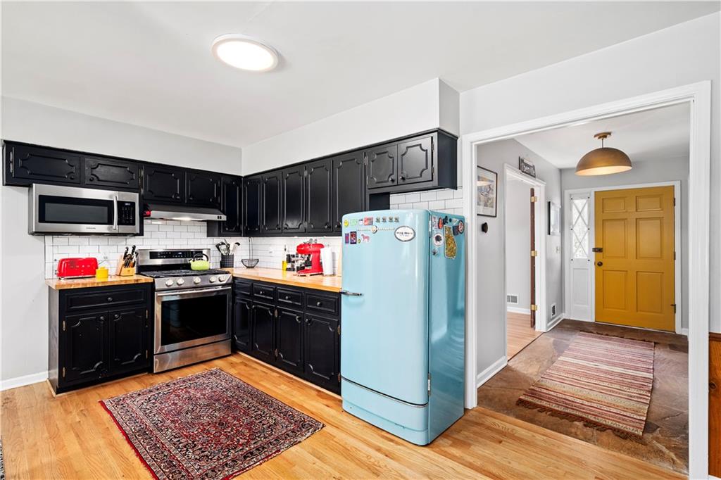 4924 Mountclaire Road Stone Mountain, GA 30087 - Photo 10 of 39