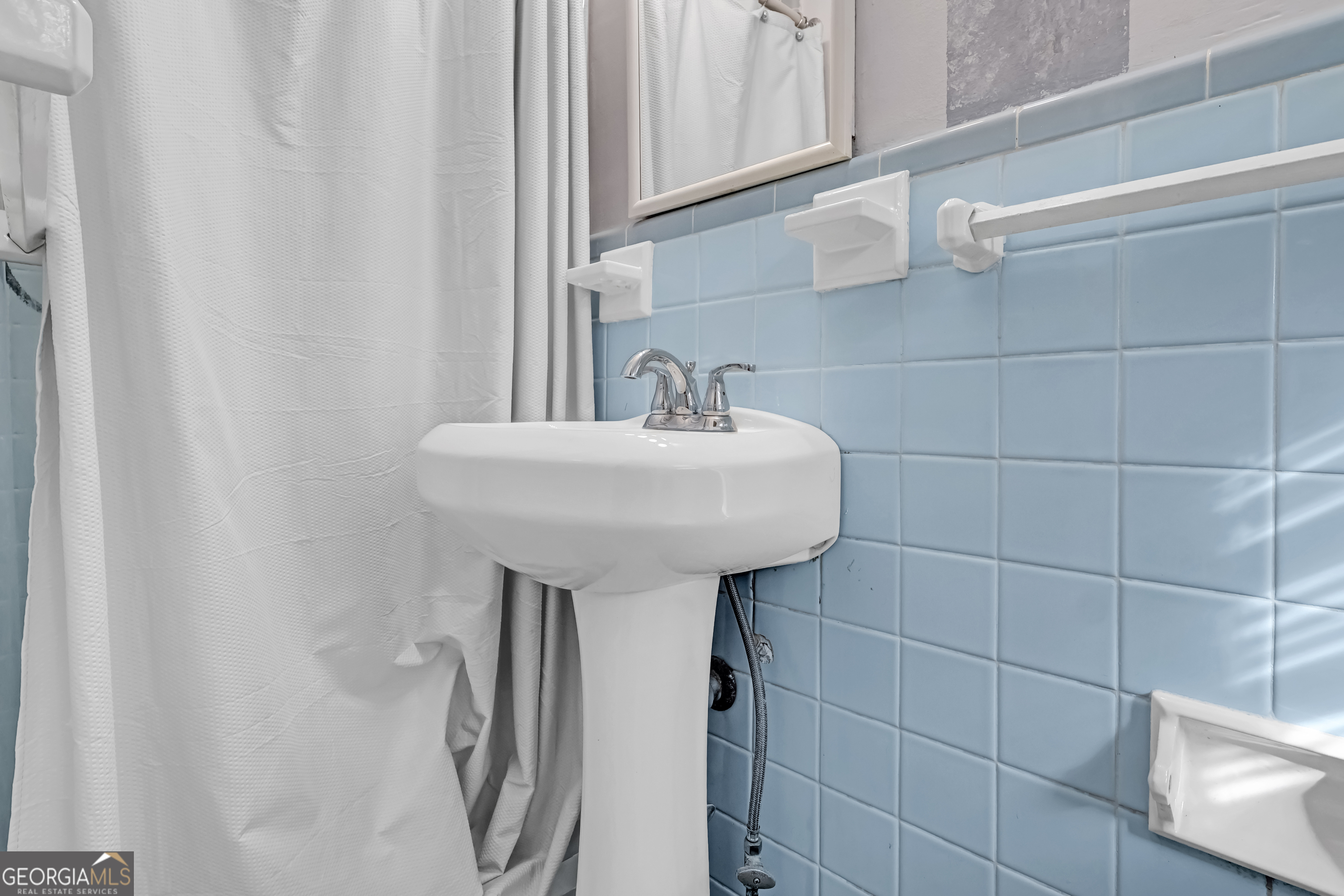 1077 Helen Street Morrow, GA 30260 - Photo 15 of 18 a bathroom with a sink and mirror