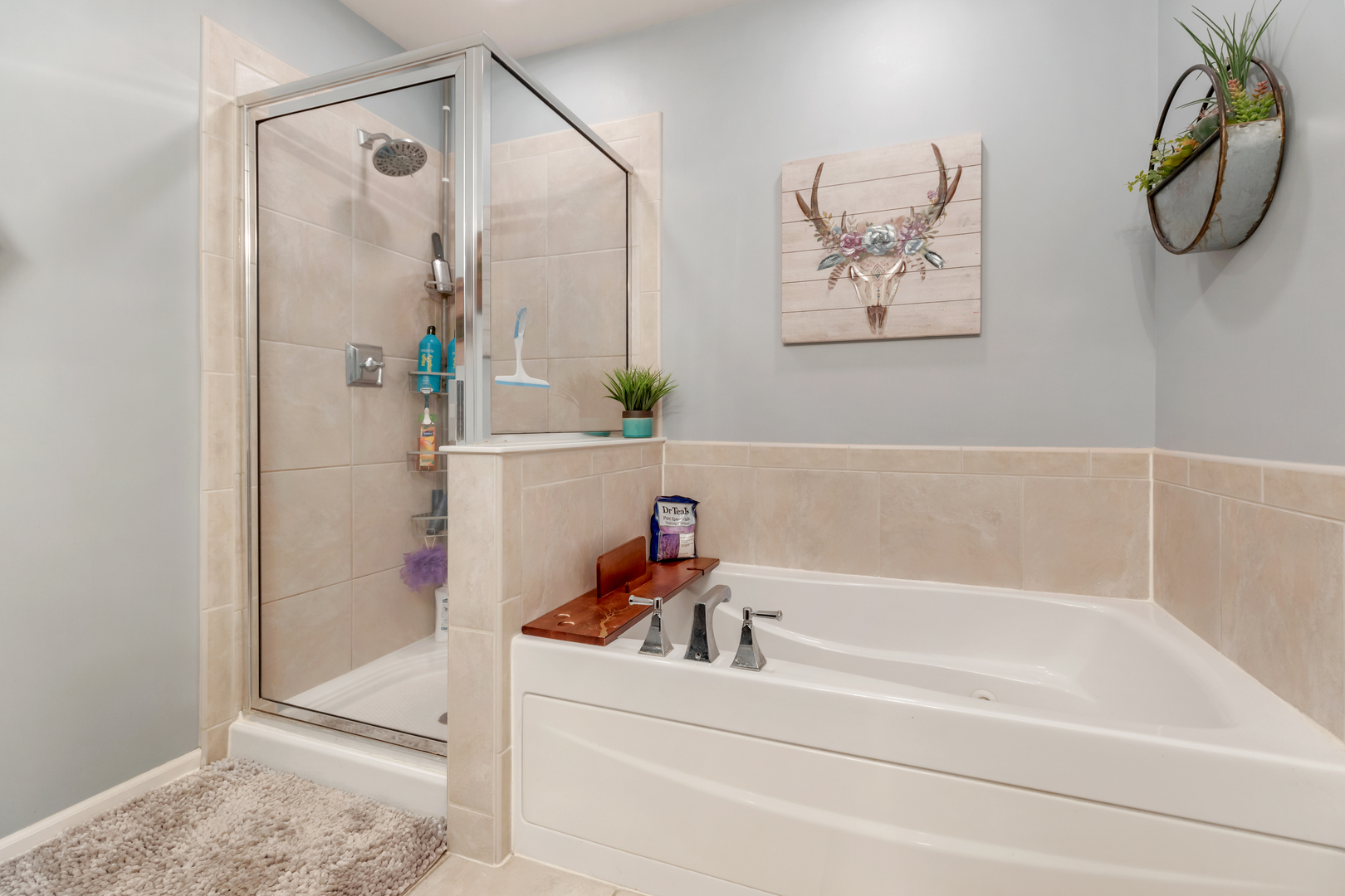 1016 Inverness Drive Antioch, IL 60002 - Photo 15 of 24 a bathroom with a tub and a shower