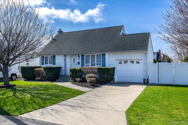 $649,888 | 299 37th Street, Lindenhurst, NY 11757